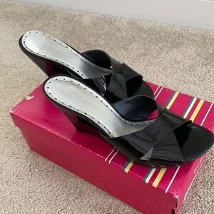BCBG patent leather heels open block sz 8 M